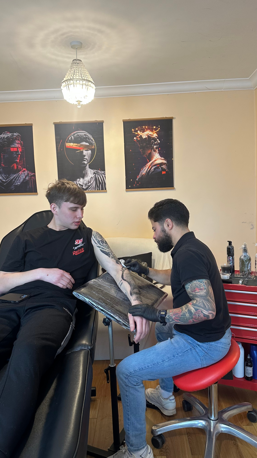 Fernando tattooing a client in his Dublin studio